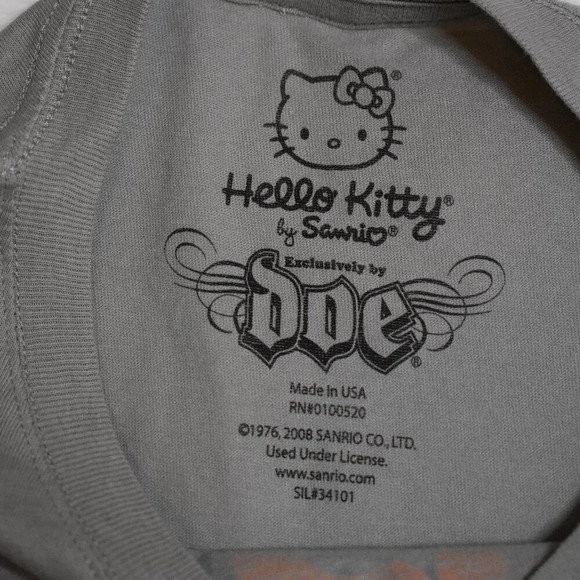 Hello Kitty Vintage Doe Graphic Tee Sz M Y2K Goth Vampire Ghoul Gorecore Sanrio - Picture 8 of 12
